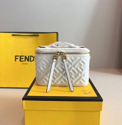 FENDI 

good quality

WITH BOX 
🎁🎁🎁

90 dhs🇦🇪

Zain39
♥️♥️♥️