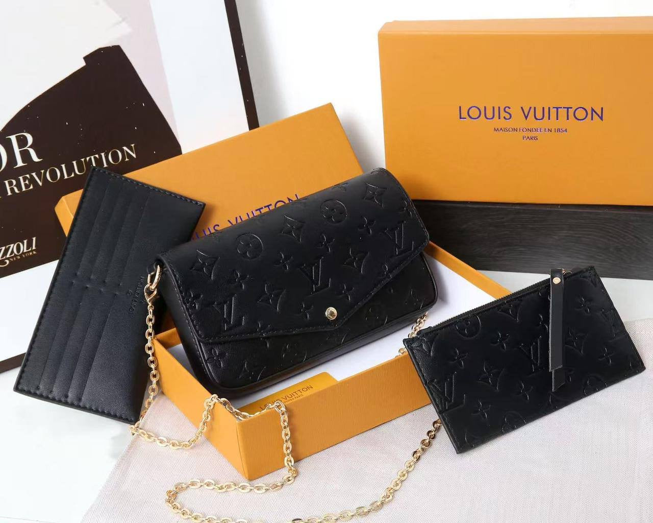 LV - Gucci 
90 dhs🇦🇪 

with box 
🎁🎁🎁

Zain253
♥️♥️♥️