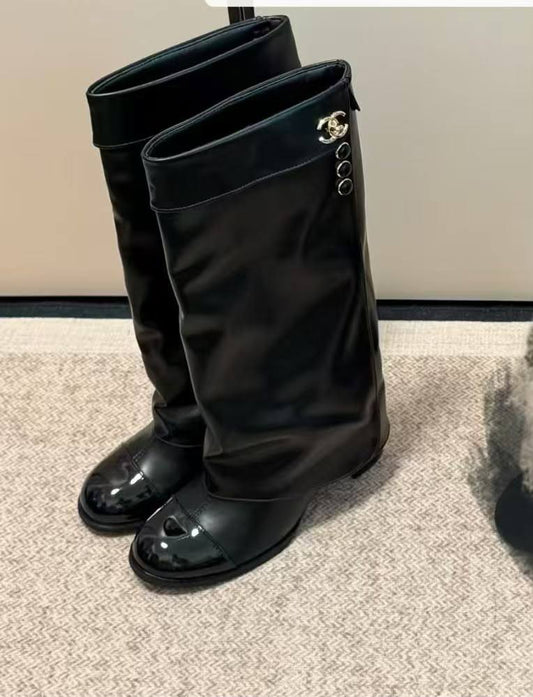 Chanel boots

280 dhs

Zain132
♥️♥️♥️