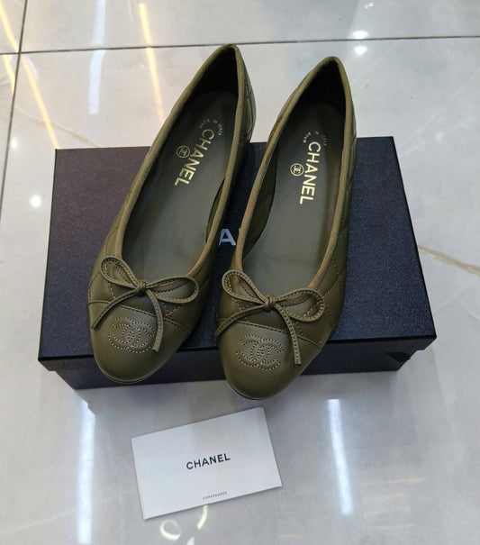 Chanel
High quality
SIZE  ……… 36-42🥳
350 dhs✅✅

Zain119
♥️♥️♥️