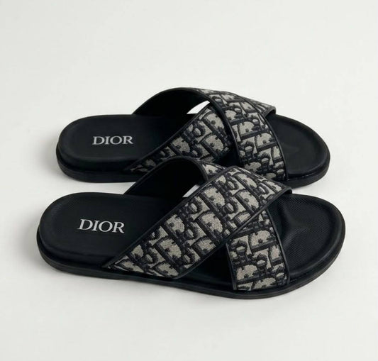 Dior

110 dhs🇦🇪🇦🇪

Zain183
♥️♥️♥️