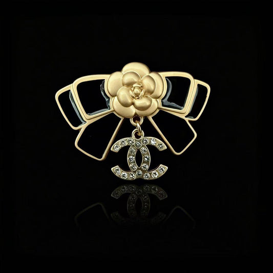BROOCH

Good quality 🍁 
With black boxes 📦 
20 dhs🇦🇪🇦🇪

With normal box 🗃️ 

And paper bag 🛍️
30 dhs🇦🇪🇦🇪

Zain215
♥️♥️♥️