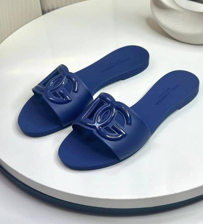 D&G Master
☘️ *SIZE  36  to 41 ☘️                                                                                                       
150 dhs🇦🇪

Zain224
♥️♥️♥️