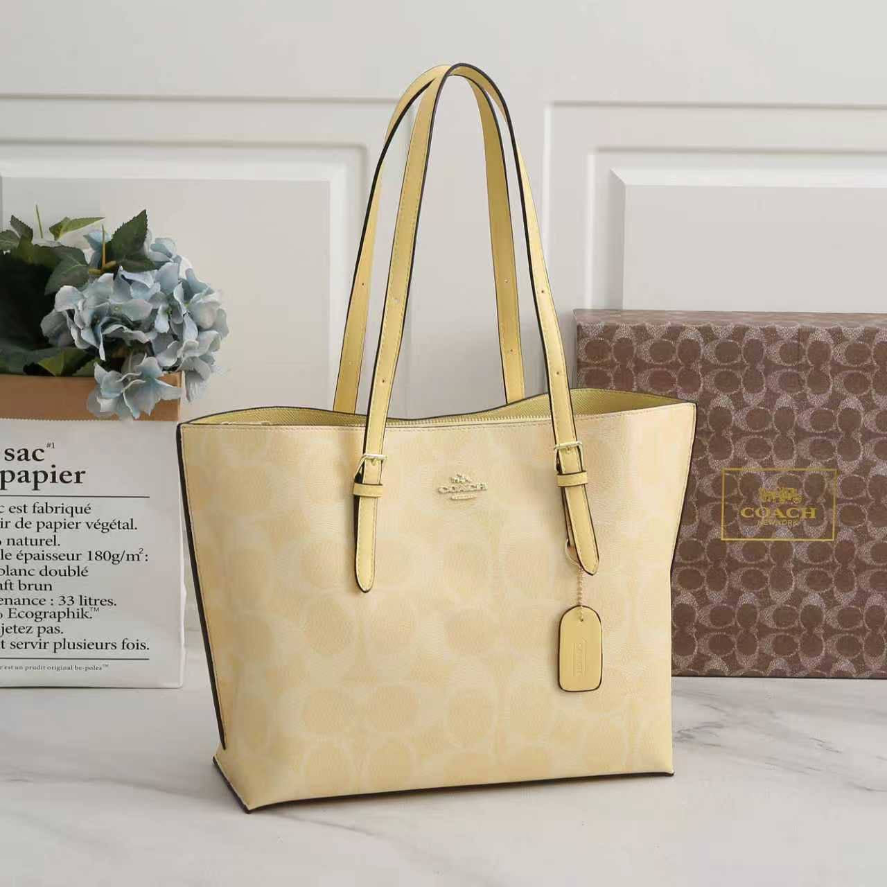 Coach
8 colors
Size:34×28×13                              
105 dhs🪙

Zain114
♥️♥️♥️