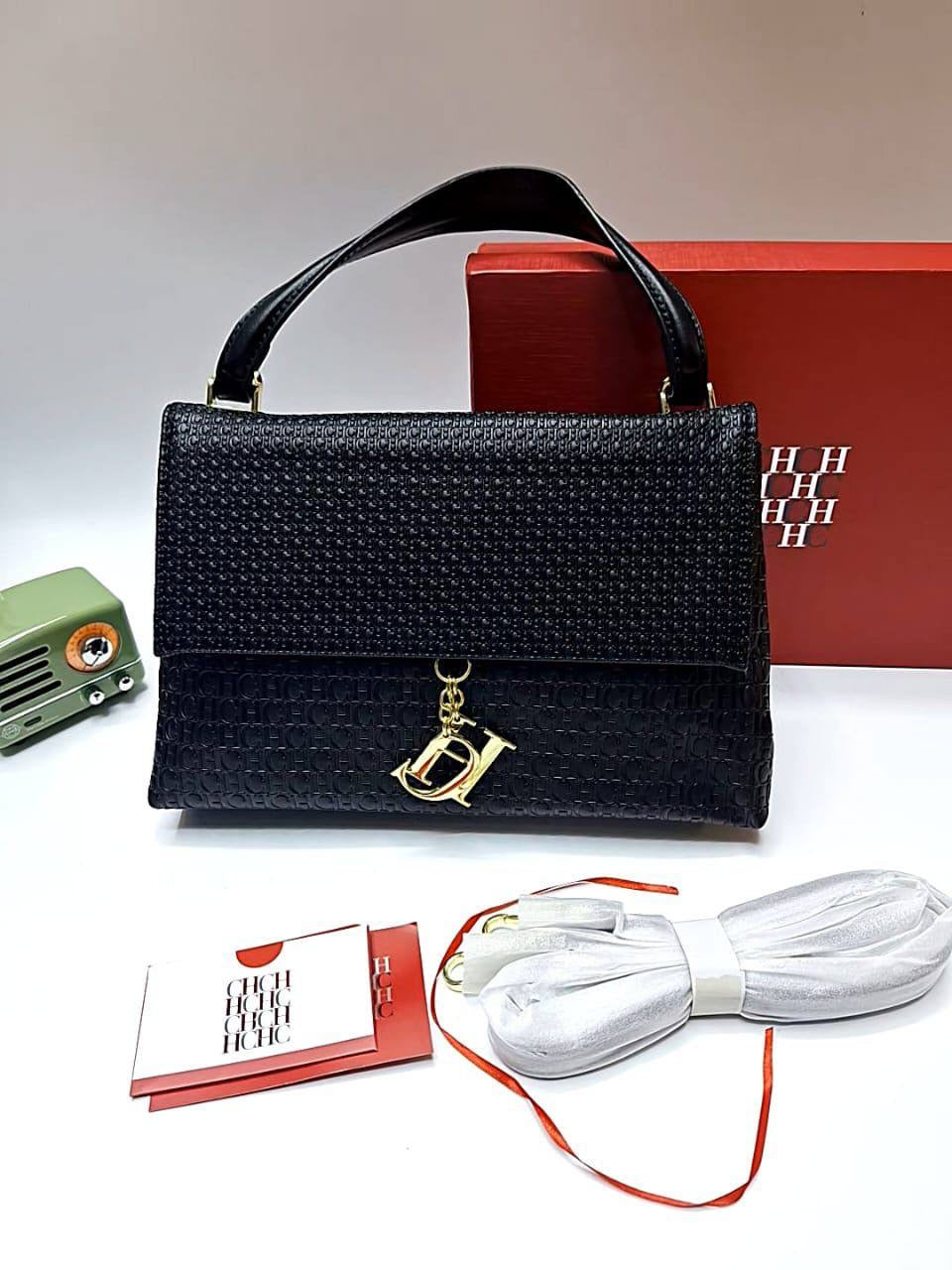 CH CH
95 dhs🇦🇪

size：24cm

Good quality 

with box
🎁🎁🎁

Zain35
♥️♥️♥️