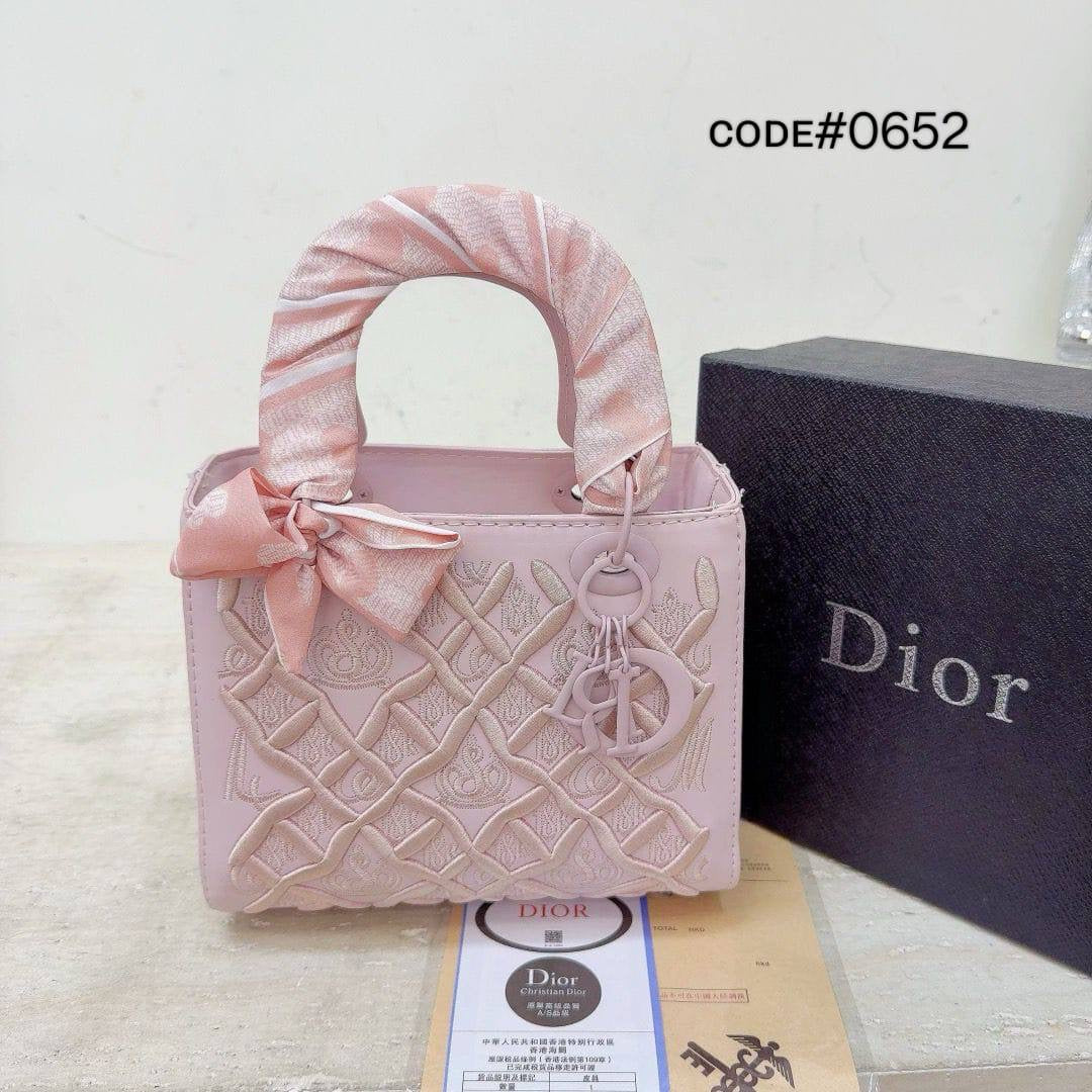 Dior
ᴇᴍʙʀᴏɪᴅᴇᴅ ᴅᴇsɪɢɴ
sɪʟᴠᴇʀ ʜᴀʀᴅᴡᴀʀᴇ
ᴡɪᴛʜ ʟᴏɴɢ ʙᴇʟᴛ sᴛʀᴀᴘ
sɪᴢᴇ :20 cm

ᴡɪᴛʜ BOX
🎁🎁🎁

75 dhs🇦🇪

Zain31
♥️♥️♥️