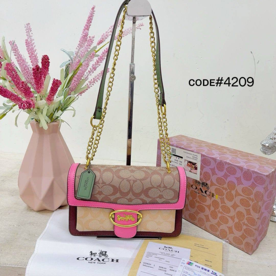 Coach ɢᴇᴏʀɢɪᴇ
sʜᴏᴜʟᴅᴇʀ ʙᴀɢ
ɢᴏʟᴅ ʜᴀʀᴅᴡᴀʀᴇ

sɪᴢᴇ : 22 cm
ᴡɪᴛʜ BOX
🎁🎁🎁

75 dhs🪙

Zain31
♥️♥️♥️