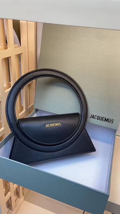 JACQUEMUS 

95 dhs🇦🇪

with box
🎁🎁🎁

Zain90
♥️♥️♥️