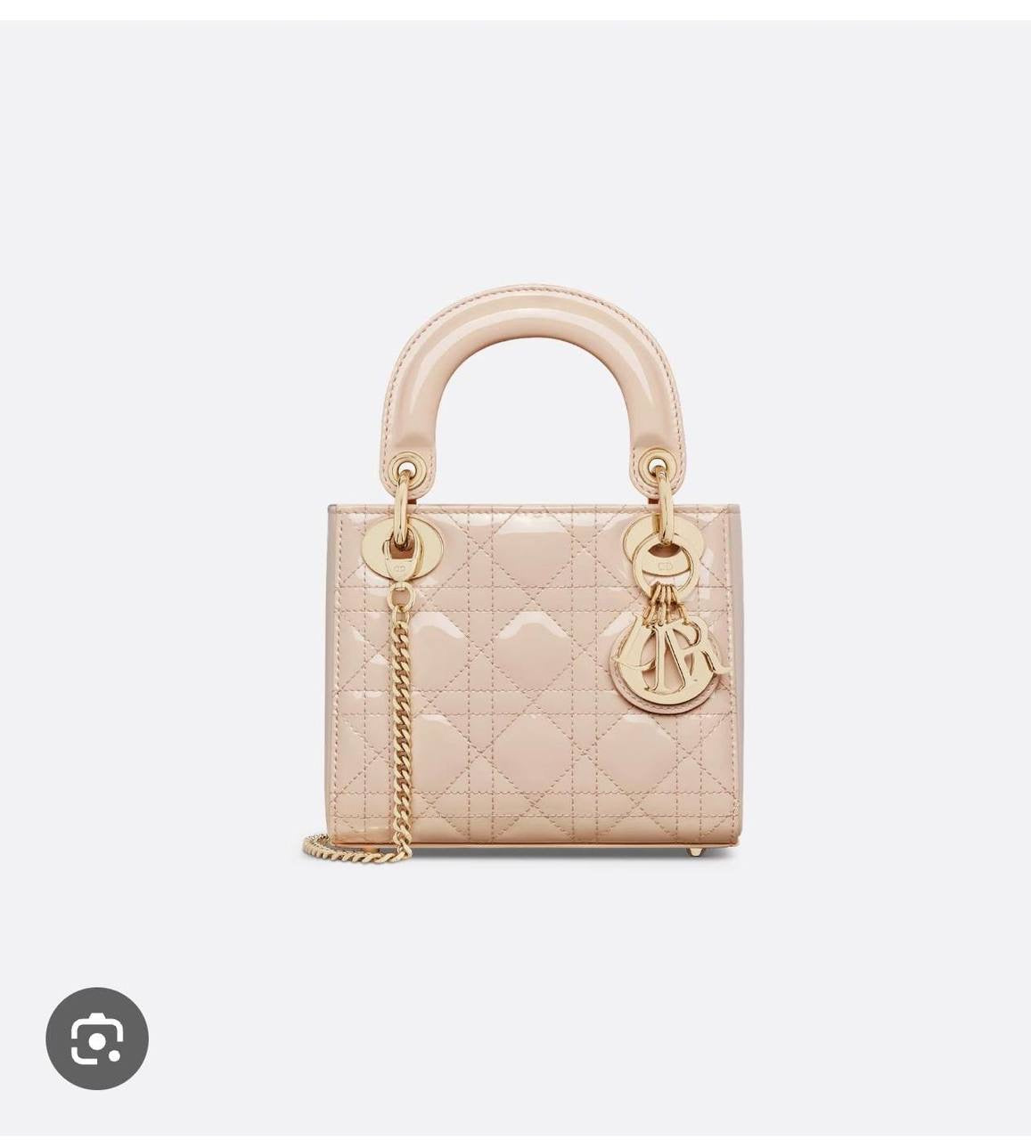 DIOR 
GOOD QUALITY 
105 dhs🪙💕
Size 18 CM

Zain200
♥️♥️♥️