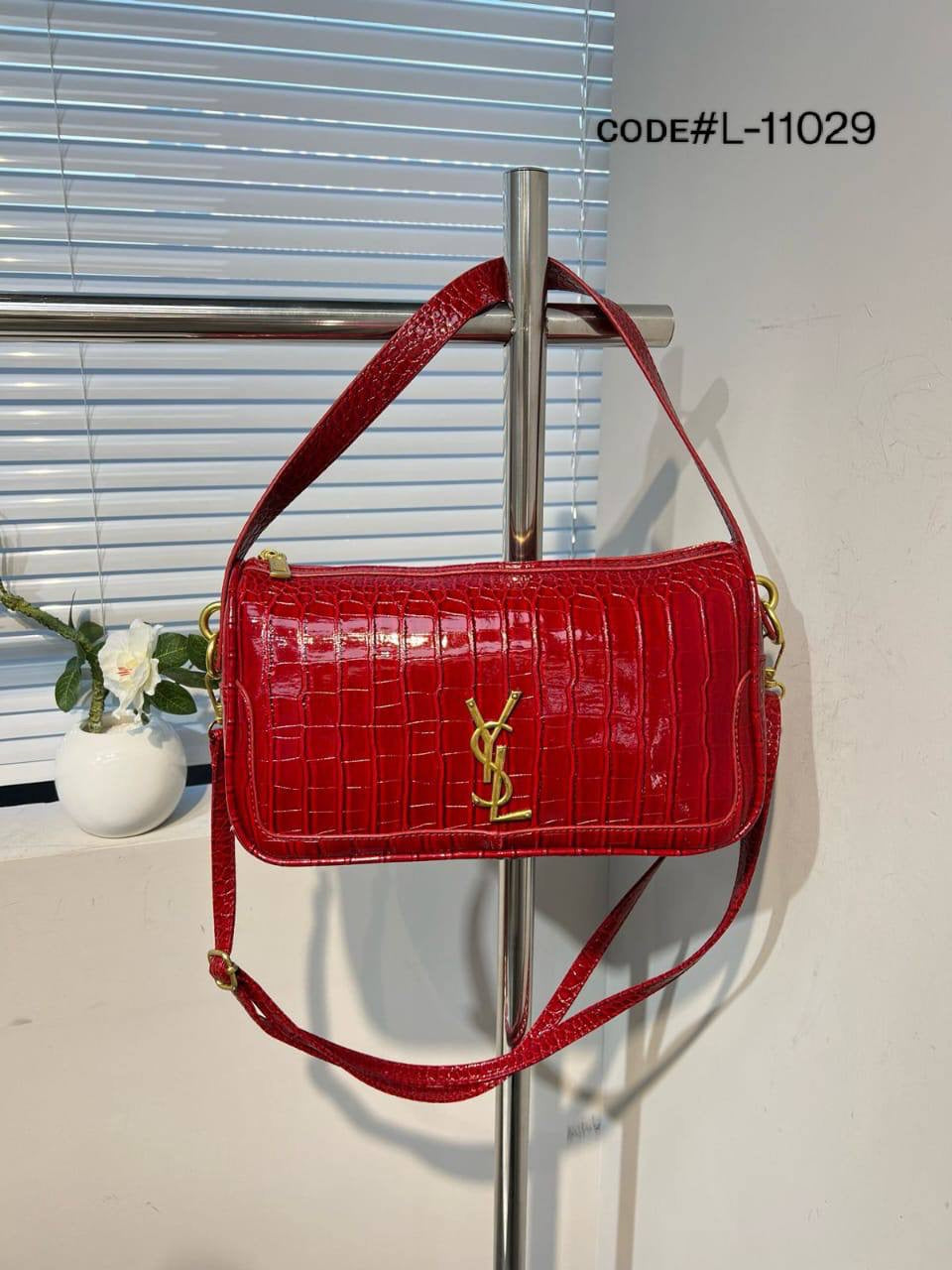 YSL - ʏᴠᴇs sᴀɪɴᴛ ʟᴀᴜʀᴀɴᴛ
ᴄʀᴏᴄᴏᴅɪʟᴇ ʟᴇᴀᴛʜᴇʀ ᴍᴀᴛᴇʀɪᴀʟ
ɪᴛ ʜᴀs ʟᴏɴɢ ʙᴇʟᴛ sᴛʀᴀᴘ
sɪᴢᴇ : 28 cm

70 dhs🇦🇪

Zain31
♥️♥️♥️