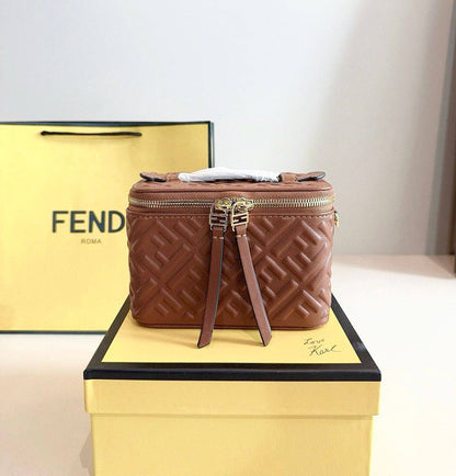 FENDI 

good quality

WITH BOX 
🎁🎁🎁

90 dhs🇦🇪

Zain39
♥️♥️♥️