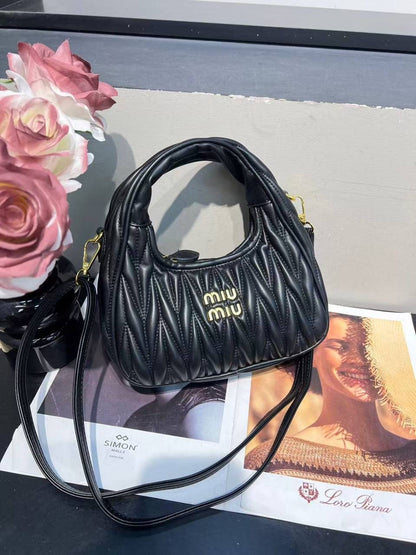 Miu Miu
70 dhs🇦🇪

Zain22
♥️♥️♥️