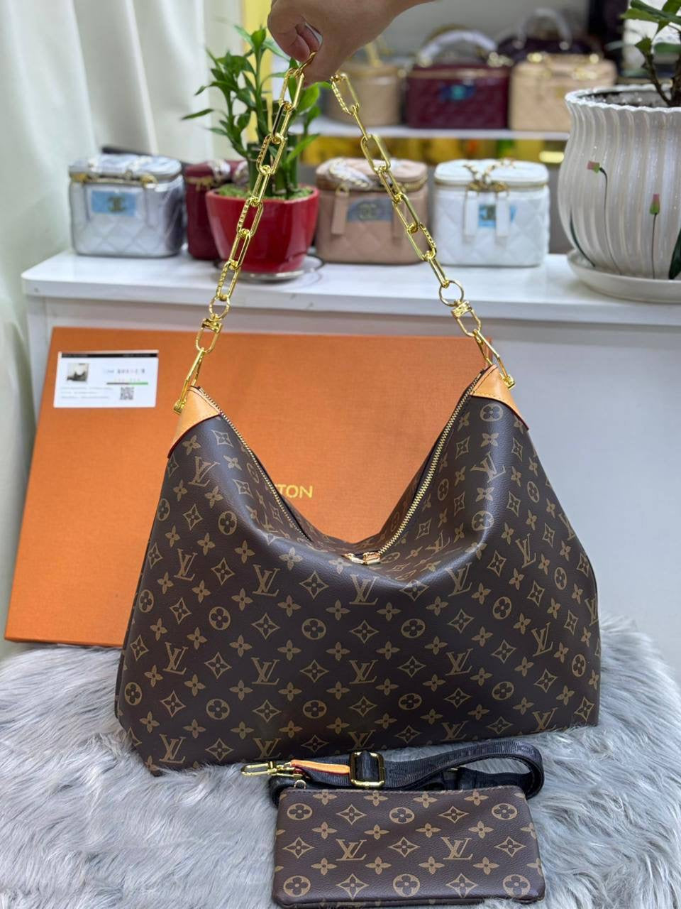 LV  
SIZE  ………   46 CM 

105 dhs🇦🇪

with BOX
🎁🎁🎁

Zain244
♥️♥️♥️