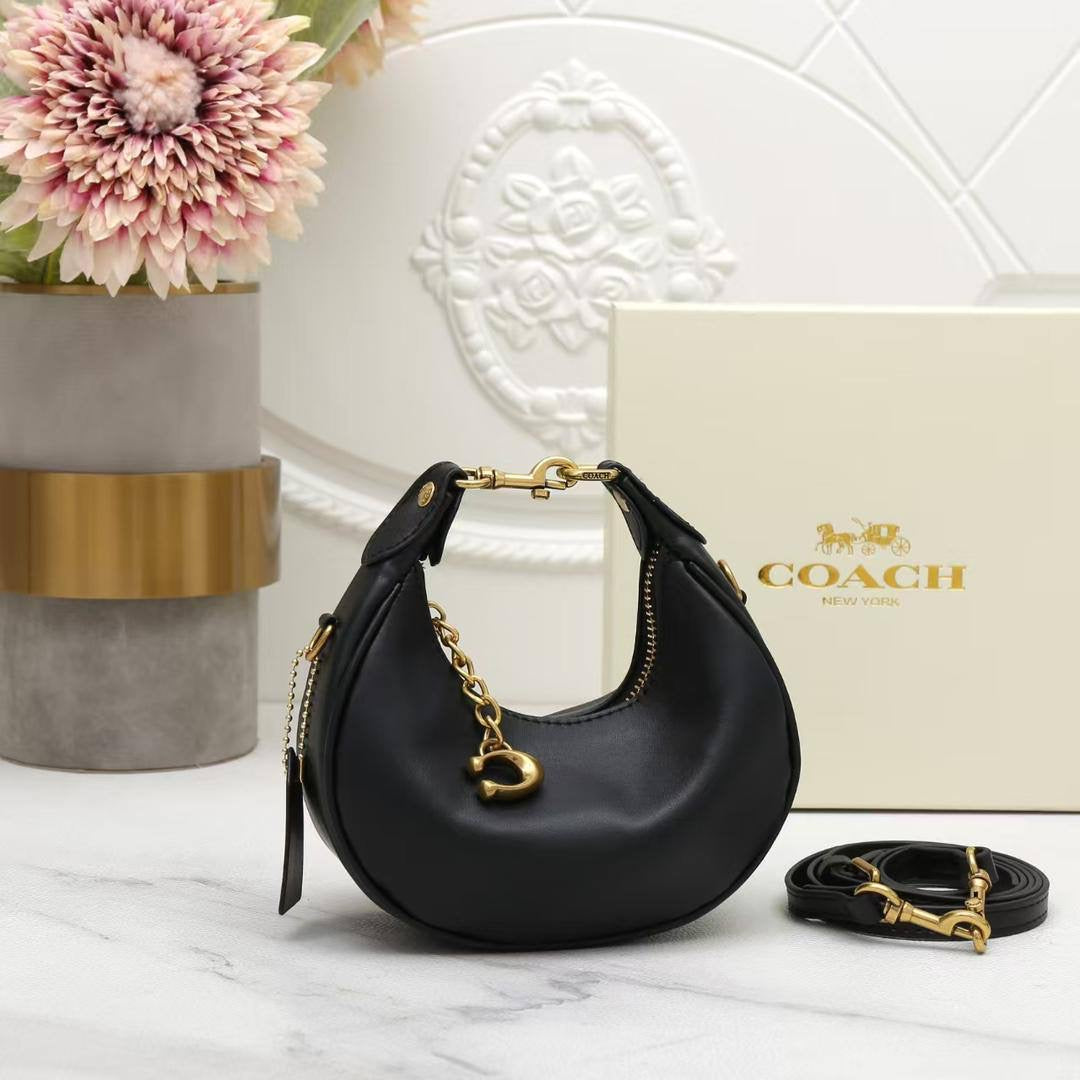 Coach - Gucci

90 dhs🇦🇪
Good quality 

with box
🎁🎁🎁

Zain35
♥️♥️♥️