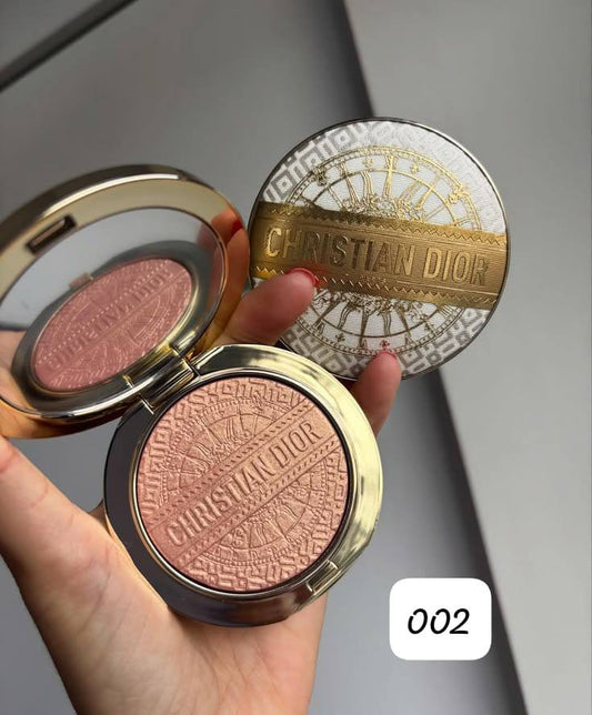 Dior glow highlighter 

50 dhs

Zain36
♥️♥️♥️
