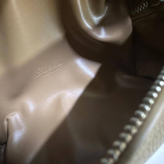LORA PIANA 

NEW CAME 

GOOD QUALITY  

WITH BOX 
100 dhs🇦🇪🇦🇪

Zain295
♥️♥️♥️