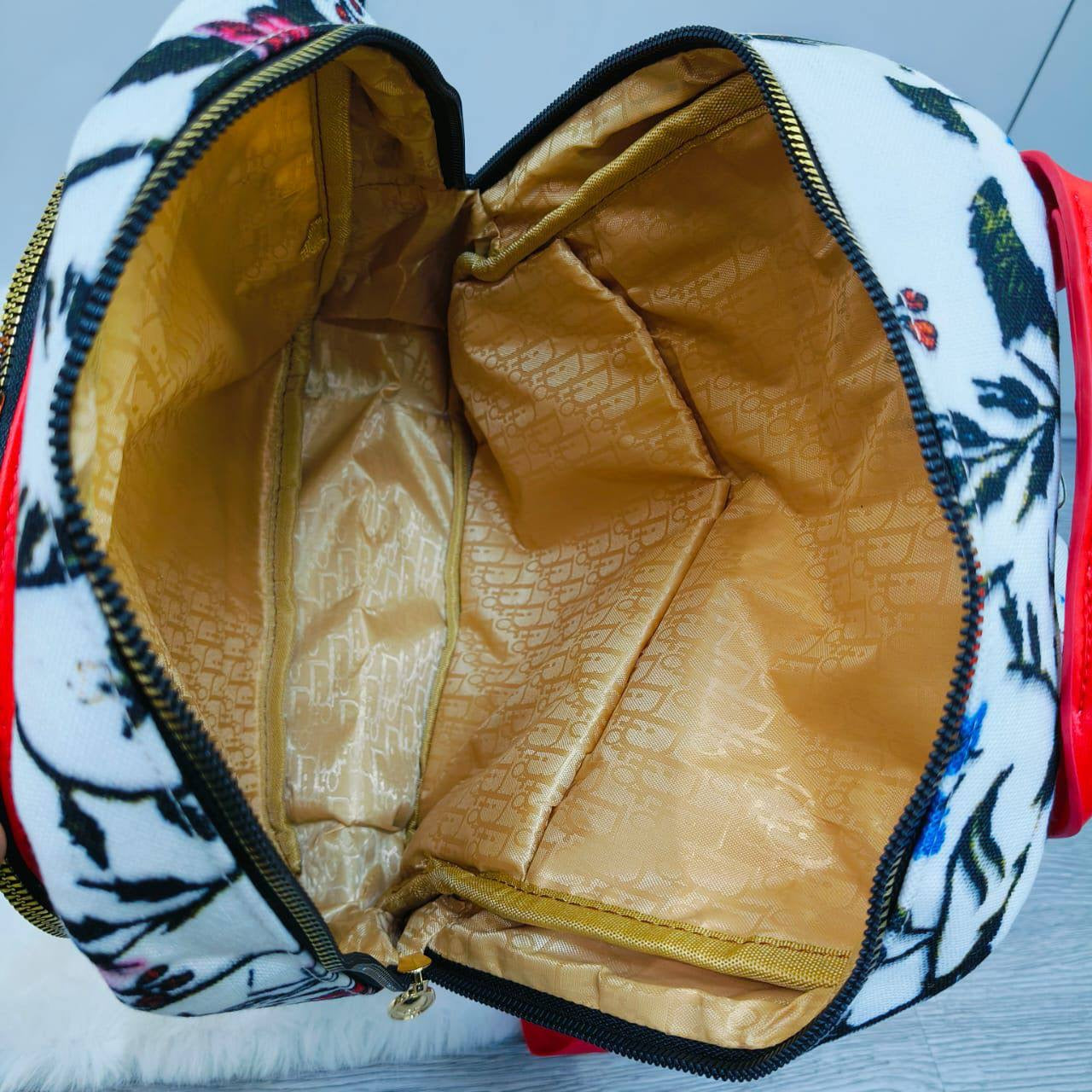 Dior
Bagback
55 dhs🇦🇪

Zain40
♥️♥️♥️
