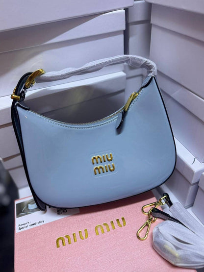 🎉 Offer 🎊  MiuMiu hobo
Size : 24 * 17 cm

75 dhs🇦🇪

with box🎁

Zain115
♥️♥️♥️