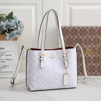 Coach
With box
🎁🎁🎁

size:25×19×12         
100 dhs🪙

Zain114
♥️♥️♥️