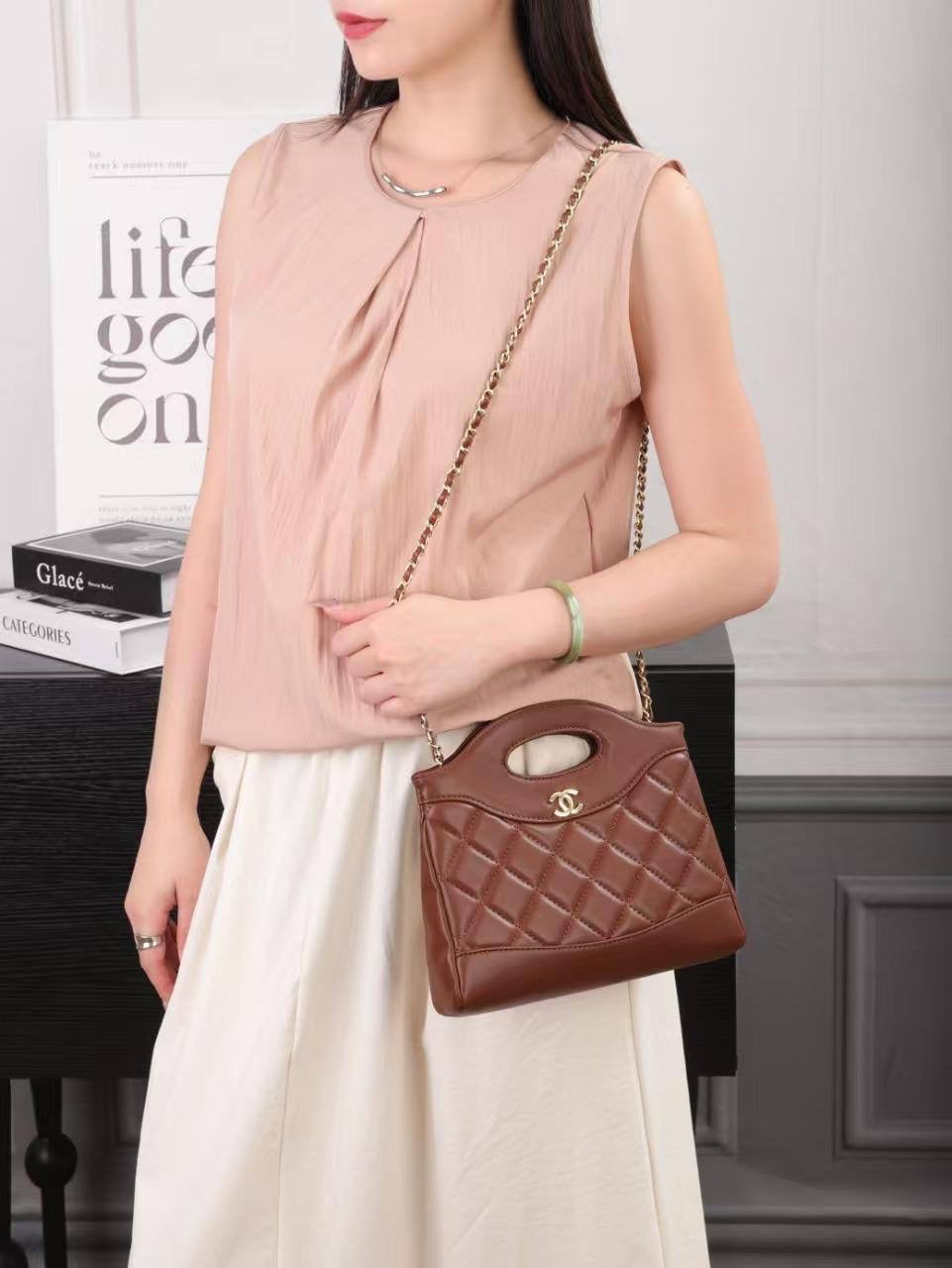 CHANEL 

NEW CAME GOOD QUALITY 

WITH BOX 
🎁🎁🎁

90 dhs🇦🇪

Zain39
♥️♥️♥️