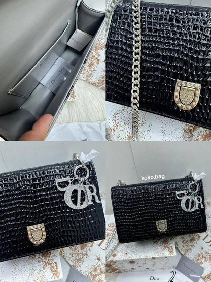 Discount 💎  Dior top handle
Size: 25 ~ 21 cm
95 dhs🇦🇪
with Box🎁

Zain115
♥️♥️♥️