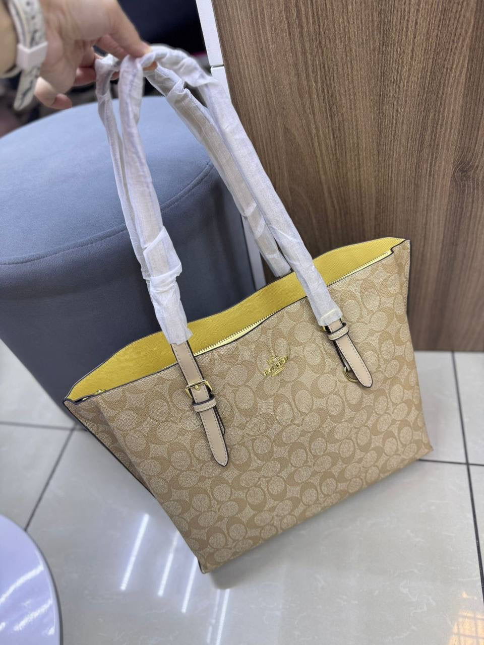 Coach
8 colors
Size:34×28×13                              
105 dhs🪙

Zain114
♥️♥️♥️