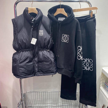 *New collections      
380 dhs🪙
*good  quality  💕💝🛍️
*Sizes:S M L * 
*AVAILABLE NOW* full set

Zain231
♥️♥️♥️