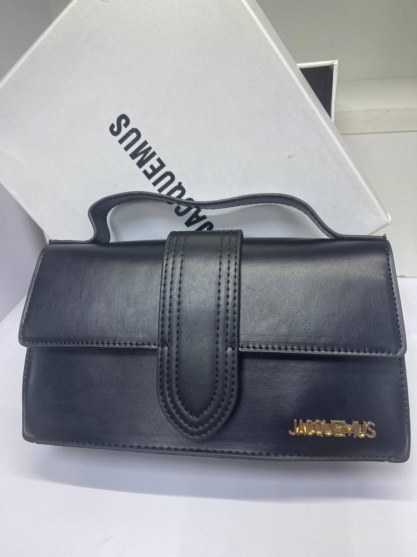 Jacquemus

With box 
🎁🎁🎁

70 dhs🇦🇪

offer

Zain50
♥️♥️♥️