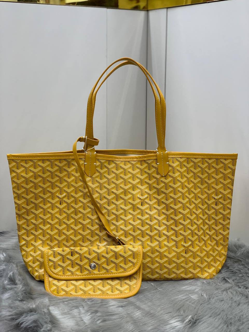 Goyard
SIZE  ……… 38cm 
85 dhs🇦🇪

Zain244
♥️♥️♥️