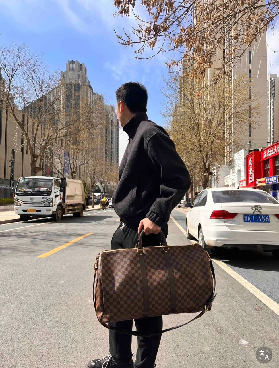 LV TRAVELLING BAG 
GOOD QUALITY 
115 dhs🪙💕
SIZE : 55cm

Zain39
♥️♥️♥️