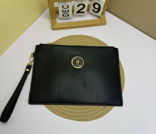 Clutch
65 dhs🇦🇪

with box
🎁🎁🎁

size 29×20cm

Zain213
♥️♥️♥️