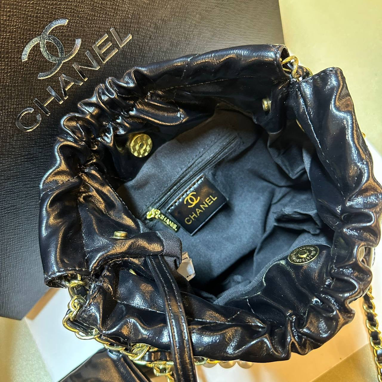 CHANEL 

NEW CAME GOOD QUALITY 
WITH BOX 
🎁🎁🎁

105 dhs🇦🇪

Zain39
♥️♥️♥️