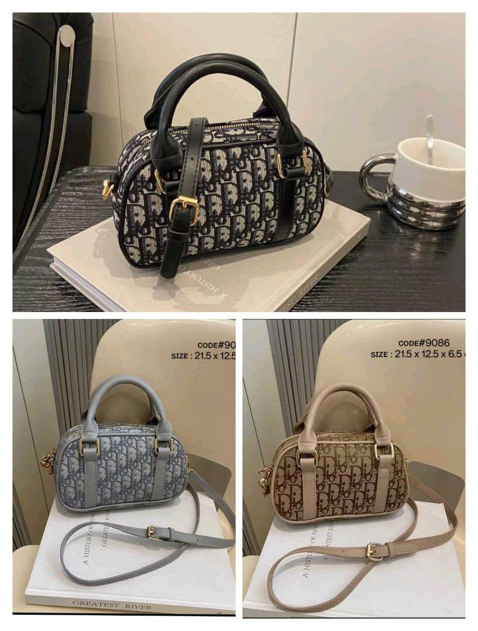 Dior
ʙᴏᴡʟɪɴɢ ᴛᴏᴘ ʜᴀɴᴅʙᴀɢ
ᴄʟᴀssɪᴄ DD ᴄᴀɴᴠᴀss ᴍᴀᴛᴇʀɪᴀʟ
ᴡɪᴛʜ ʟᴏɴɢ ʙᴇʟᴛ sᴛʀᴀᴘ
sɪᴢᴇ : 21.5cm
ᴡɪᴛʜ BOX
🎁🎁🎁

70 dhs🪙

Zain31
♥️♥️♥️