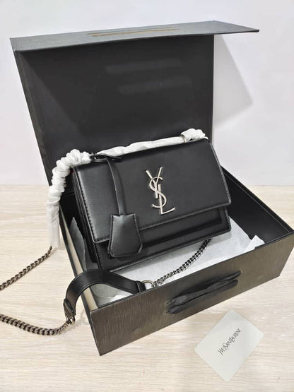 YSL
105 dhs🇦🇪

with box
🎁🎁🎁

size 25cm
High quality

Zain26
♥️♥️♥️