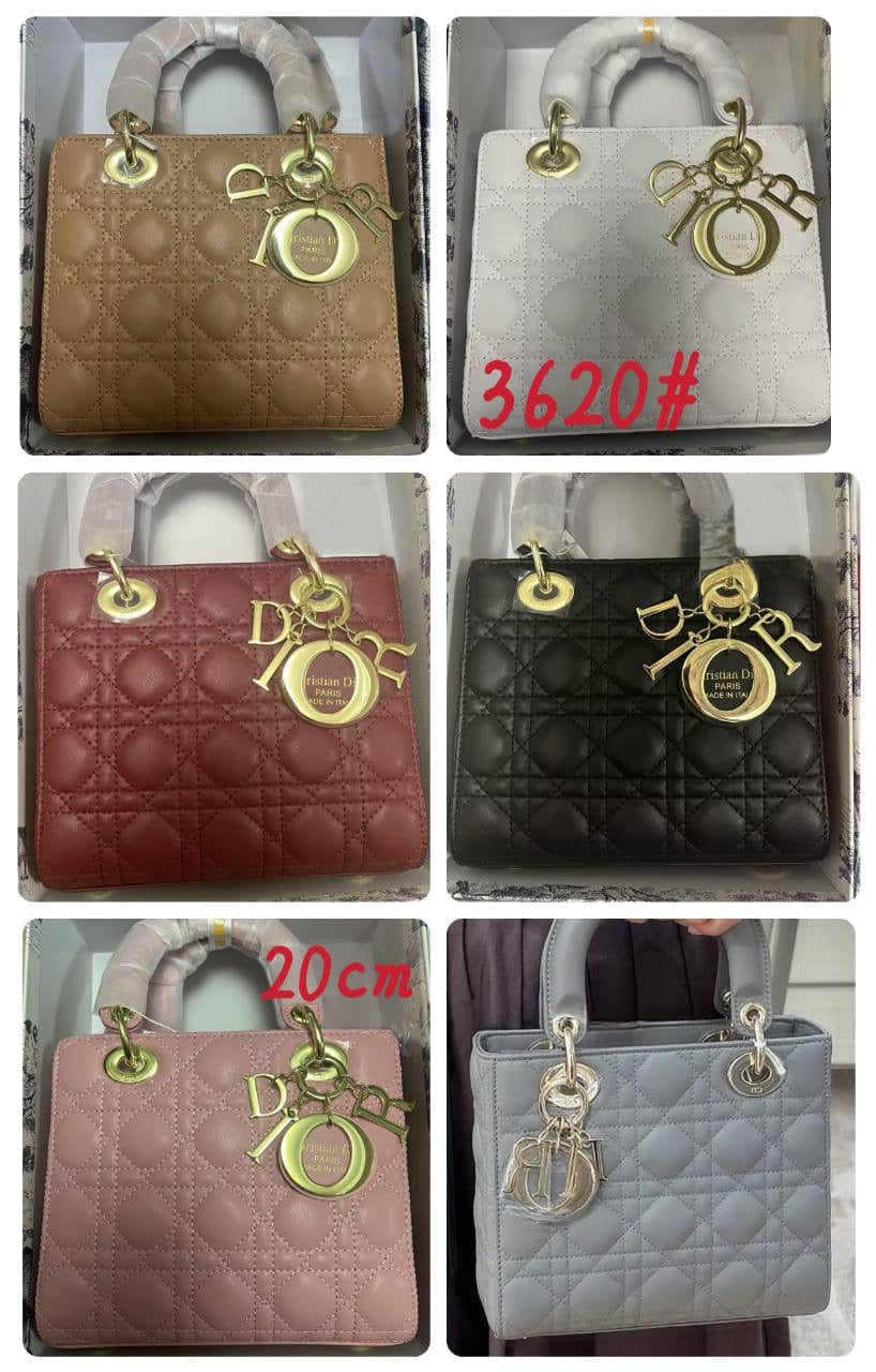 Dior 
Lady dior Medium
Size: 20cm
With box 
🎁🎁🎁

115 dhs🪙💕

Zain50
♥️♥️♥️