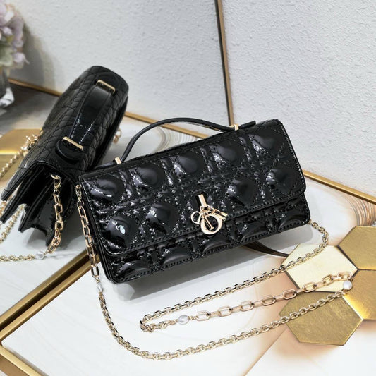 Dior Master

230 dhs🇦🇪

Zain192
♥️♥️♥️