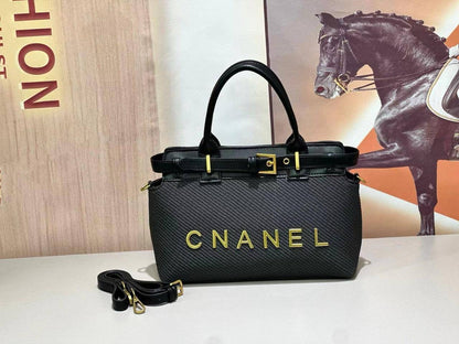 Chanel
Best qualit
95 dhs🇦🇪
size 28CM

Zain158
♥️♥️♥️