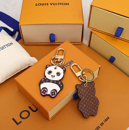 Lv Keychain & BAG charm 
Master 
70 dhs🇦🇪

with GOOD Box And Paper Bag🎁

Zain89
♥️♥️♥️