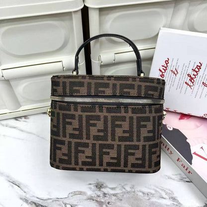 Fendi
65 dhs🇦🇪

Zain22
♥️♥️♥️