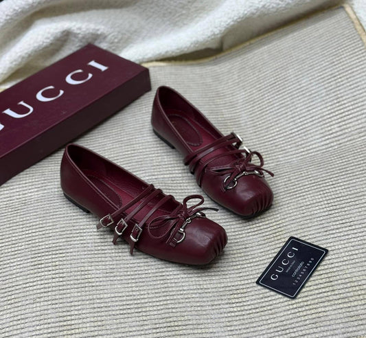. New gucci  shoes 

   Size  .  36.  to 41

115 dhs🪙

Zain80
♥️♥️♥️