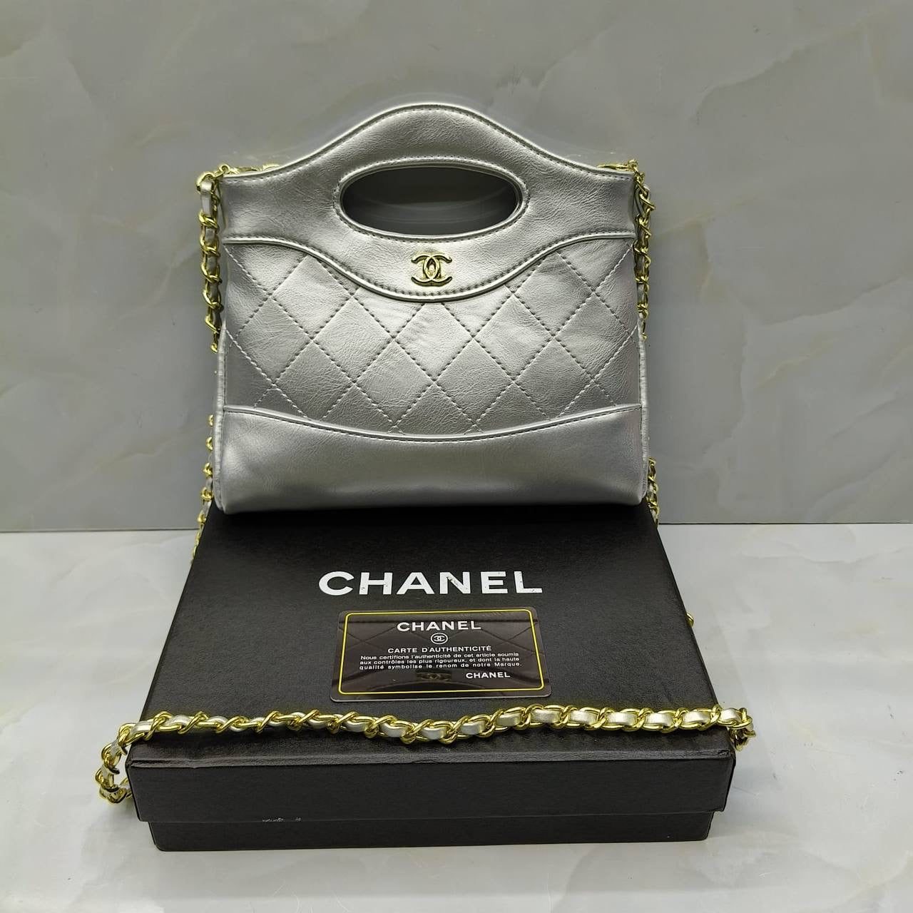 CHANEL ɴᴀɴᴏ sʜᴏᴘᴘᴇʀ
ǫᴜɪʟᴛᴇᴅ ʟᴇᴀᴛʜᴇʀ ᴍᴀᴛᴇʀɪᴀʟ
sɪᴢᴇ : 20cm

ᴡɪᴛʜ BOX
🎁🎁🎁

90 dhs🪙

Zain31
♥️♥️♥️