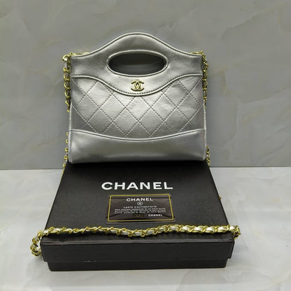 CHANEL ɴᴀɴᴏ sʜᴏᴘᴘᴇʀ
ǫᴜɪʟᴛᴇᴅ ʟᴇᴀᴛʜᴇʀ ᴍᴀᴛᴇʀɪᴀʟ
sɪᴢᴇ : 20cm

ᴡɪᴛʜ BOX
🎁🎁🎁

90 dhs🪙

Zain31
♥️♥️♥️