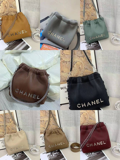 Chanel

with box
🎁🎁🎁

105 dhs🇦🇪

Zain143
♥️♥️♥️