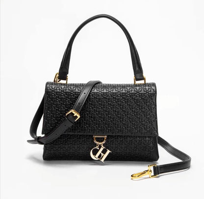 CH CH
95 dhs🇦🇪

size：24cm

Good quality 

with box
🎁🎁🎁

Zain35
♥️♥️♥️