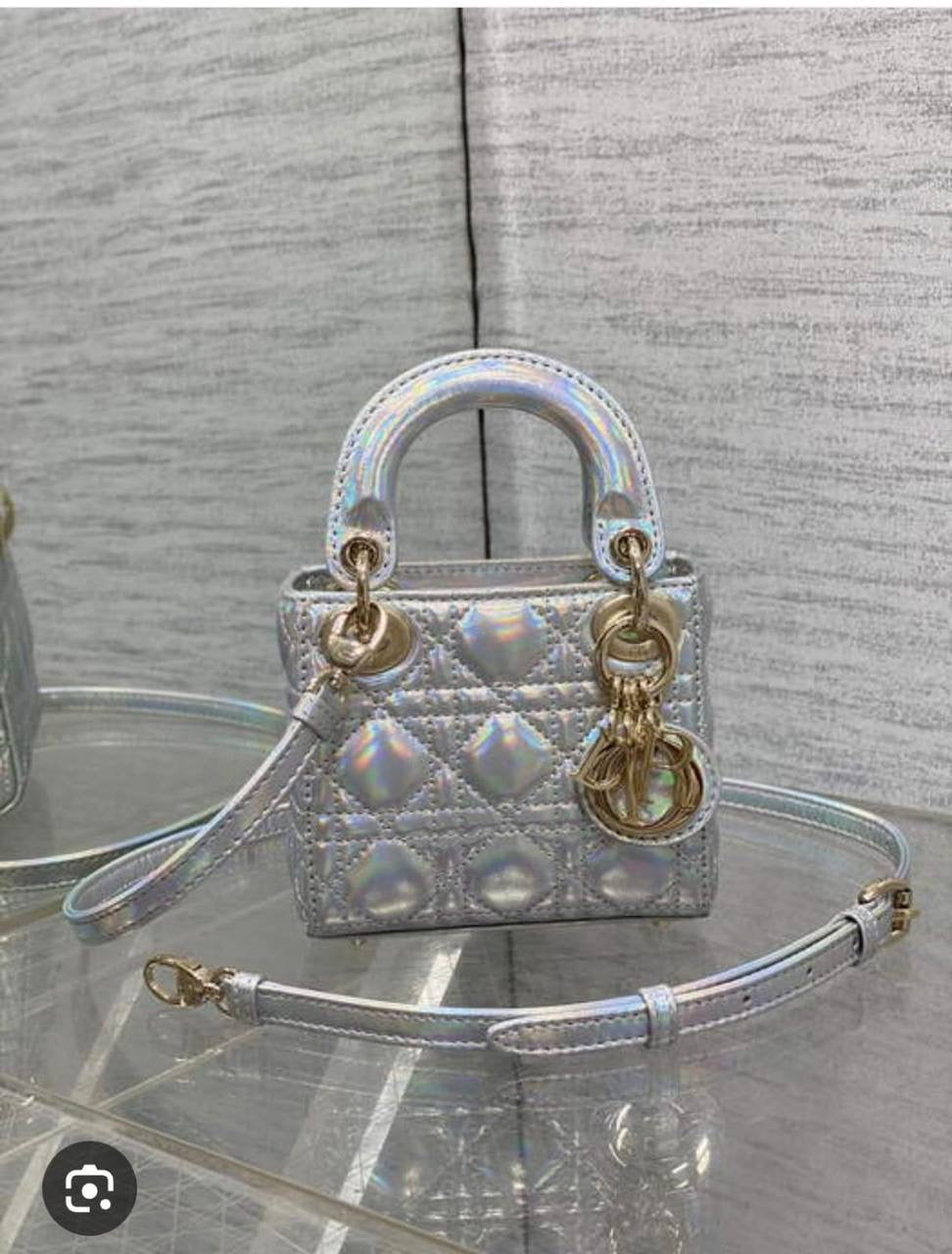 DIOR 
GOOD QUALITY 
105 dhs🪙💕
Size 18 CM

Zain200
♥️♥️♥️