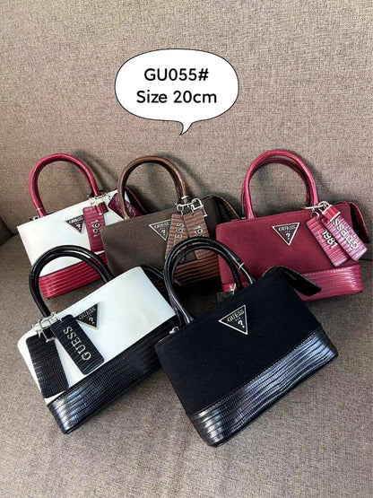 Prada
95 dhs🇦🇪

with box
🎁🎁🎁

size 20cm

Zain26
♥️♥️♥️