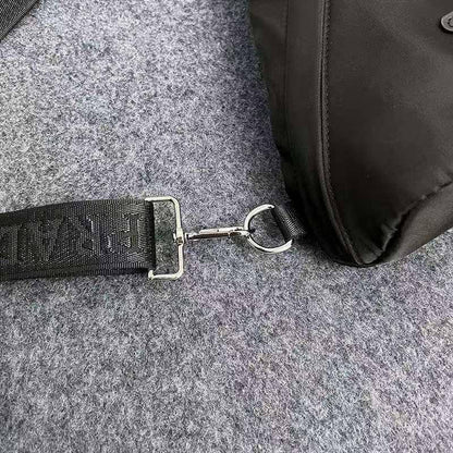 Prada
36*22* 7 cm
50 dhs🇦🇪

Zain17
♥️♥️♥️