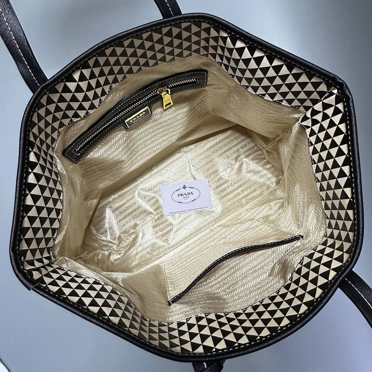 PRADA 
NEW CAME 

GOOD QUALITY 
95 dhs🇦🇪

Zain39
♥️♥️♥️