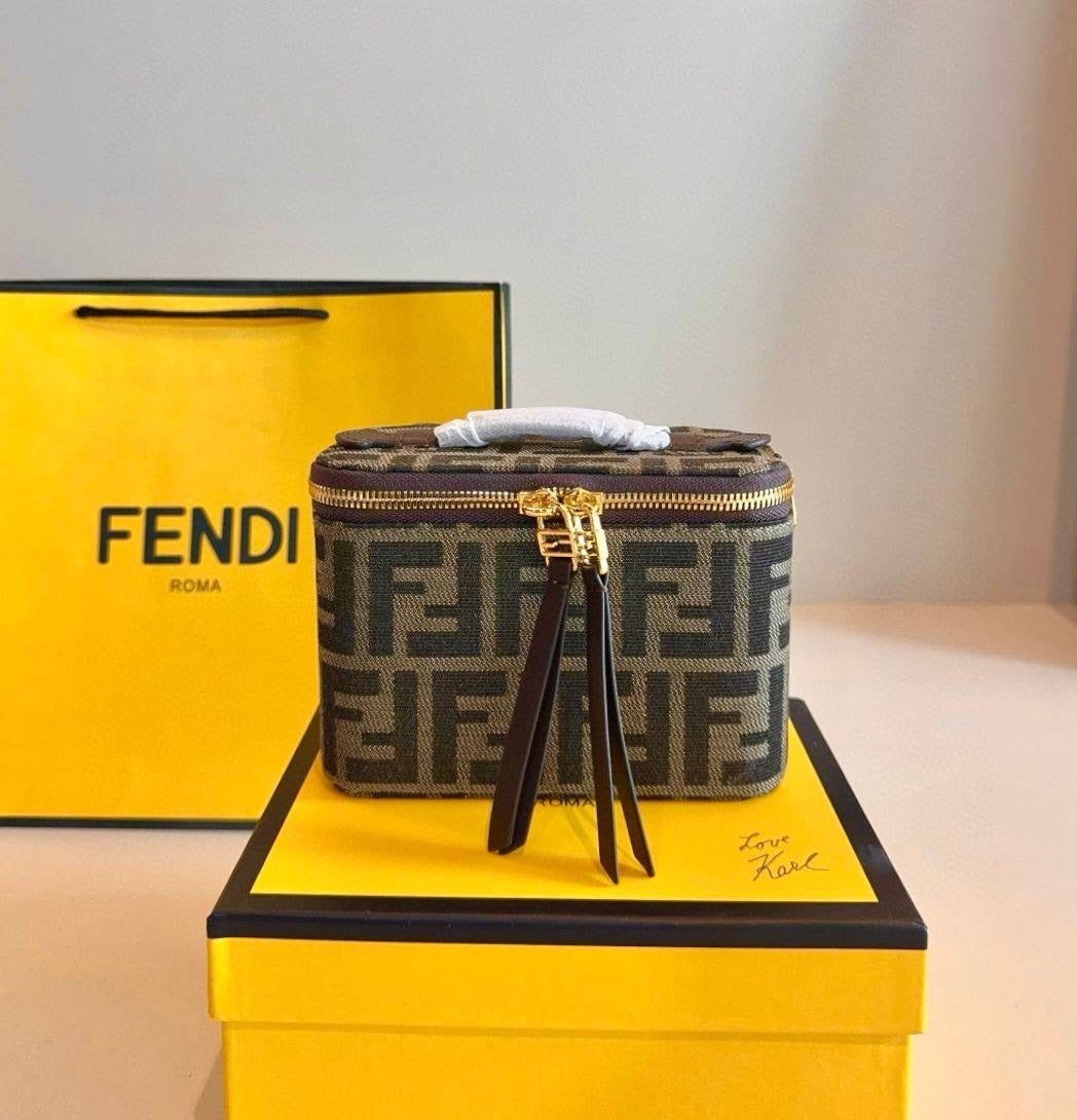 FENDI 

good quality

WITH BOX 
🎁🎁🎁

90 dhs🇦🇪

Zain39
♥️♥️♥️