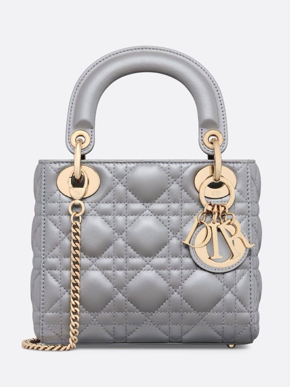 Dior 
Lady dior mini
Size: 17cm

With box 
🎁🎁🎁

105 dhs🪙💕

Zain50
♥️♥️♥️